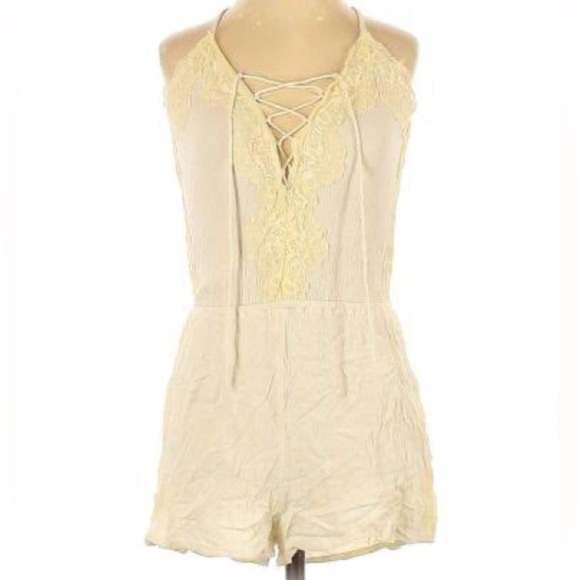 Kendall & Kylie NWT lace trim romper with lace up front - Picture 1 of 4